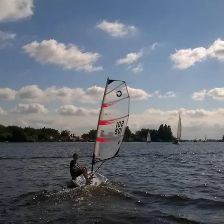 Comfortable On Island Between The Lakes