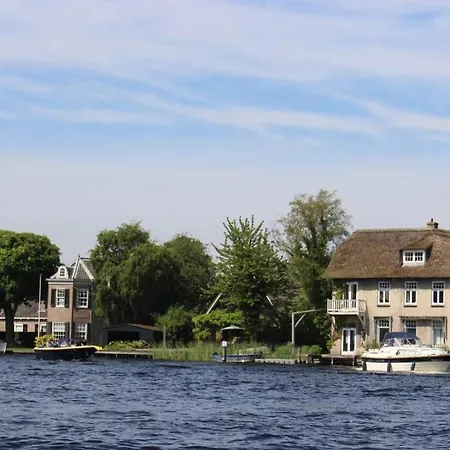 빌라 Comfortable On Island Between The Lakes
